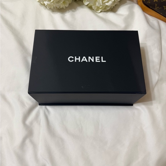 NEW Chanel Matelasse Curvy Light Pink Travel Bag - Picture 9 of 9